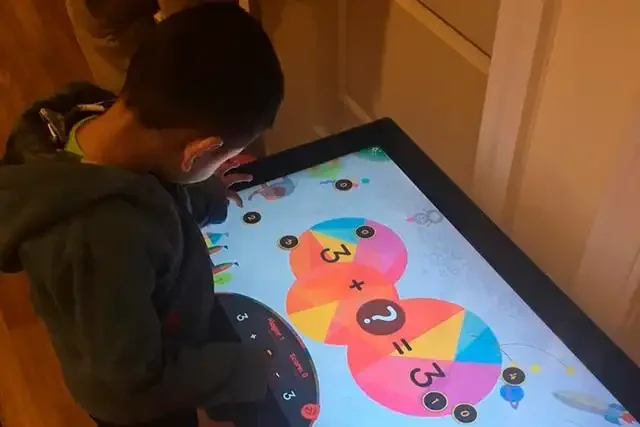 Table interactive
