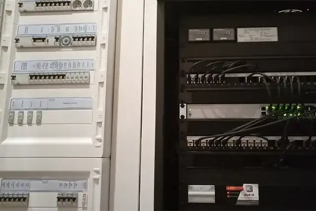 Tableau électrique et informatique